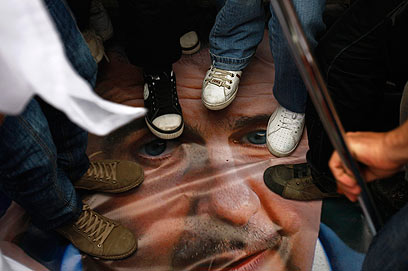 Feet on image of Assad