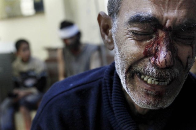 A man mourns the death of his daughter in Aleppo (Photo: Javier Manzano / AFP / Getty Images)