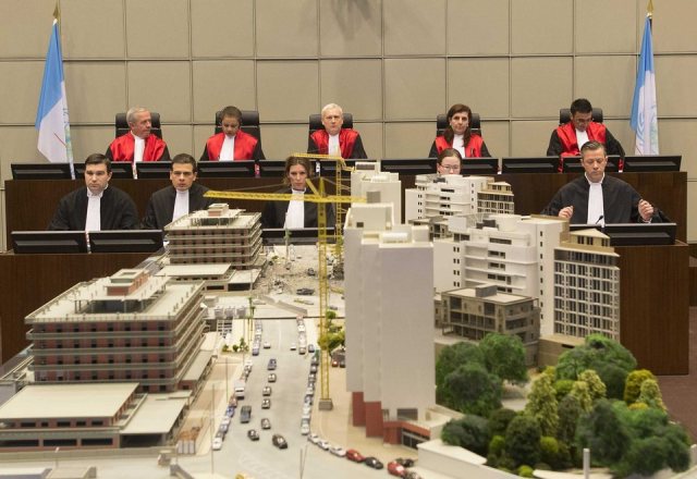 (Photo: Toussaint Kluiters / Pool Photo / LA Times)