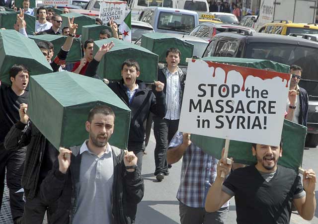 Protesters in Turkey demonstrate against ongoing violence in Syria. (Photo: Reuters photo)