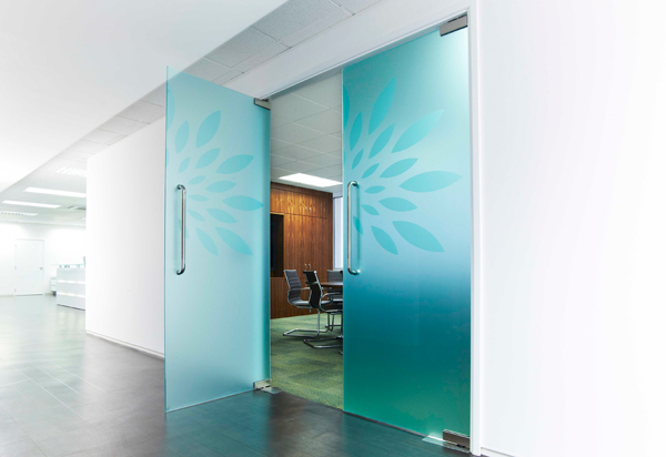 and-opaque-glass-boardroom-doors-whilst-open