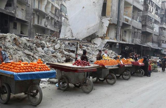 Fruit vendors in Aleppo, Syria, in July 2014 (Photo: Jalal Al-Mamo / Reuters)