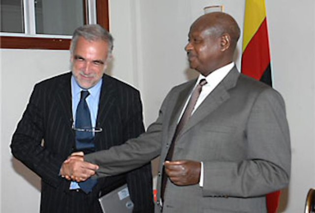 Museveni with former Chief Prosecutor Luis Moreno-Ocampo
