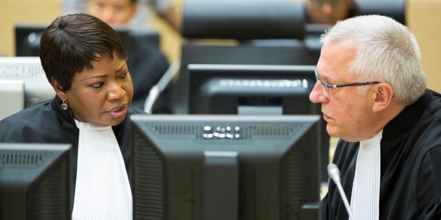ICC Deputy Prosecutor James Stewart (right) speaks with ICC Prosecutor Fatou Bensouda during court proceedings. (Photo: ICC)