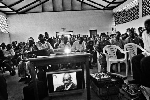 People in the Ituri district of the Democratic Republic of Congo watch proceedings against Thomas Dyilo Lubanga, the first individual put on trial at the International Criminal Court (Photo: Marcus Bleasdale/VII/HRW)