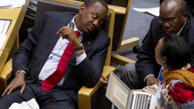 Kenyan President Uhuru Kenyatta (right) speaks with Kenyan Attorney General Githu Muigai and Foreign Minister Amina Mohammed (Photo: Getty)